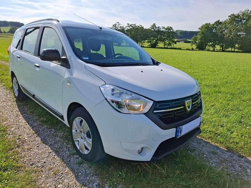Weiß Gebraucht 2016 Dacia Lodgy Ambiance Van / Kleinbus | 3.800 € - Bild 1/4