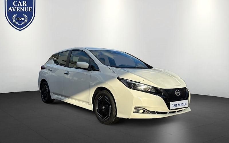 Gebraucht Nissan Leaf Acenta 110 kW (150 PS) 2023 Weiß Kleinwagen