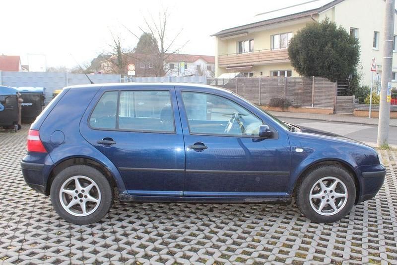Gebraucht VW Golf IV Basis 101 PS (74 kW) 2003 Blau Limousine