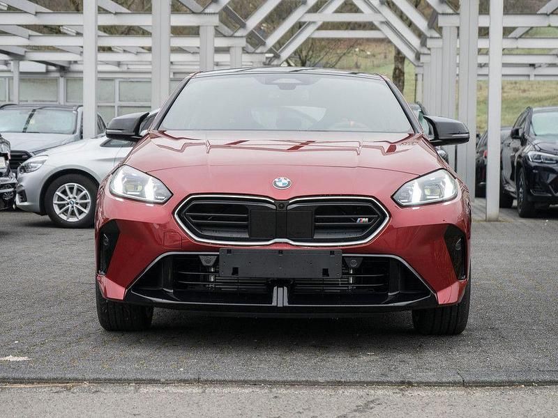 Neu BMW M135 Performance 300 PS (220 kW) 2025 Rot Kleinwagen