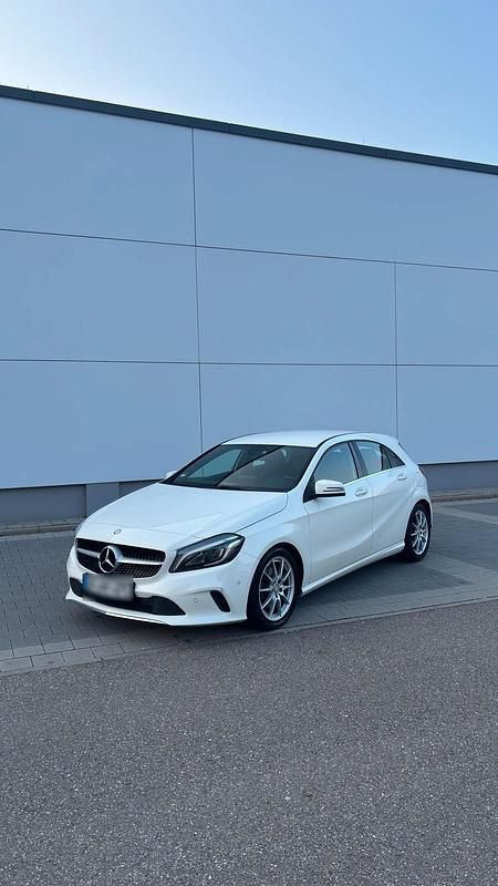 Gebraucht Mercedes A200 136 PS (100 kW) 2015 Weiß Limousine