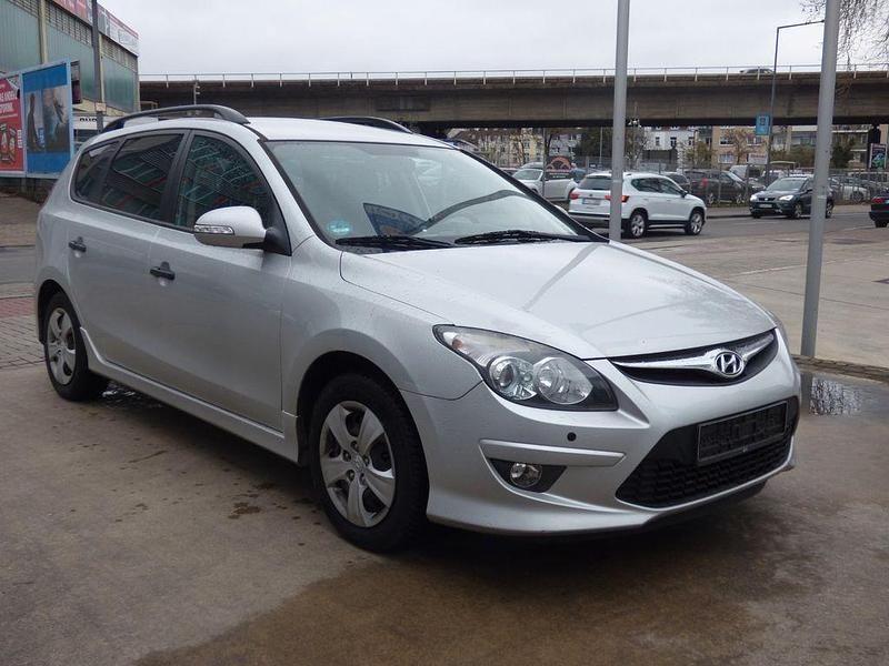 Gebraucht Hyundai i30 Classic 109 PS (80 kW) 2012 Silber Kombi