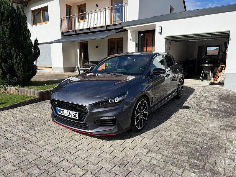 Grau Gebraucht 2019 Hyundai i30 Limousine | 22.950 € (Fairer Preis) - Bild 1/4