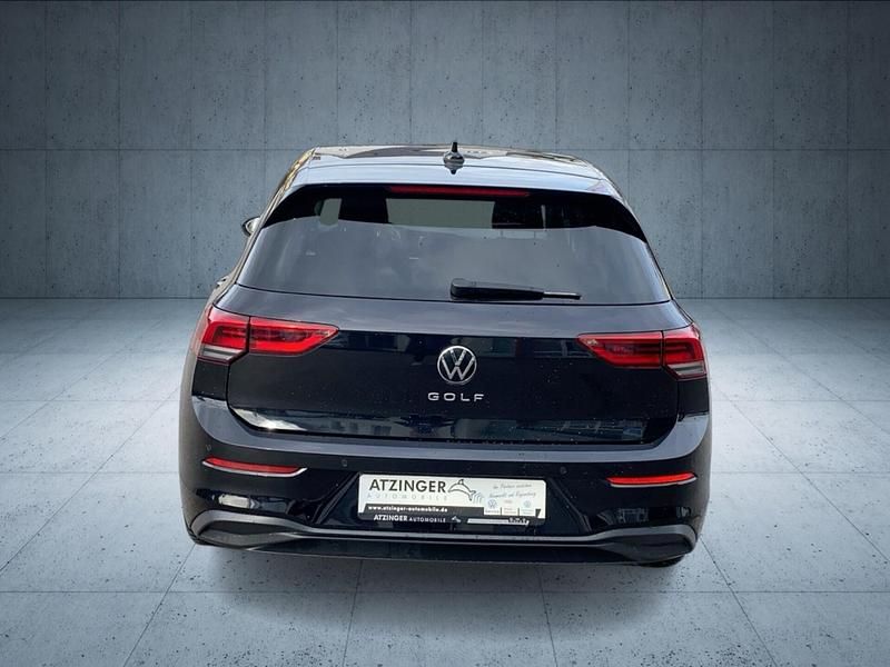 Gebraucht VW Golf VIII Life 131 PS (96 kW) 2020 Deep black perleffekt Limousine