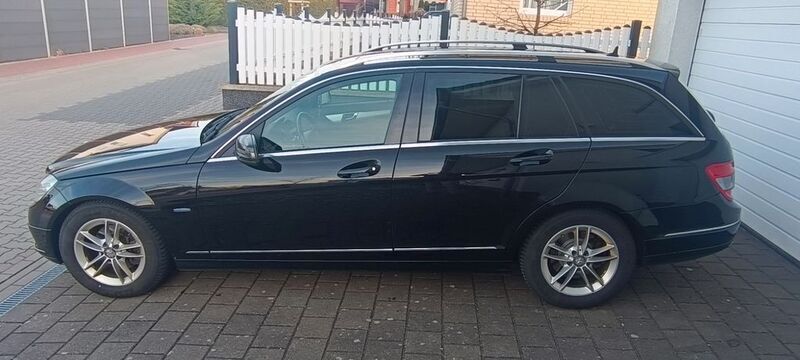 Gebraucht Mercedes 220 171 PS (125 kW) 2010 Schwarz Kombi