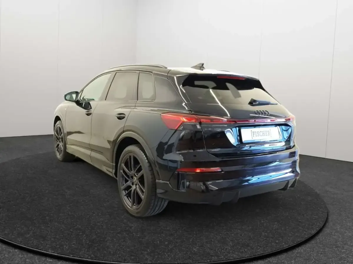 Neu Audi Q4 e-tron Basis 250 kW (340 PS) 2026 Schwarz SUV