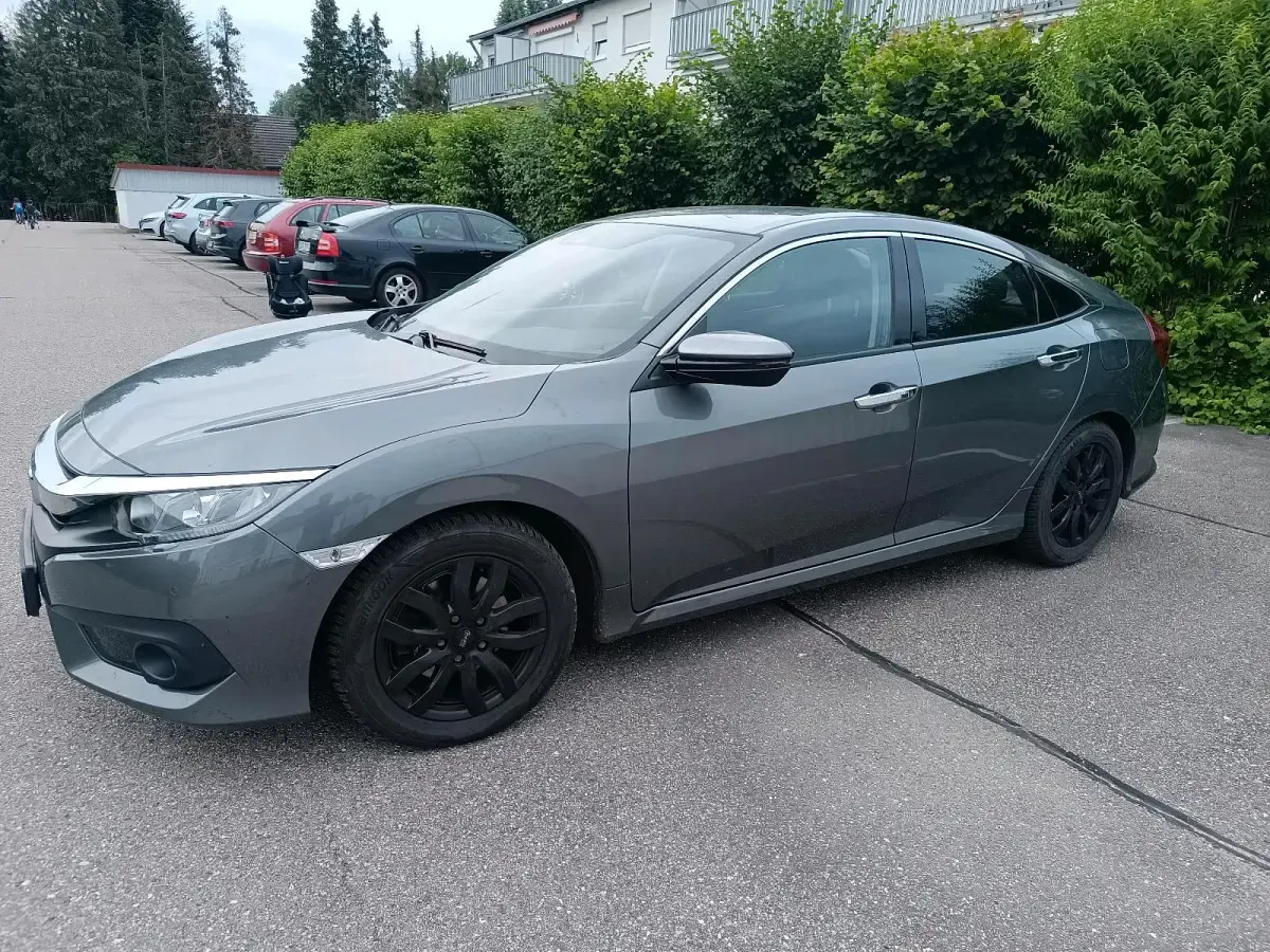 Gebraucht Honda Civic Hybrid 180 PS (132 kW) 2018 Grau Limousine