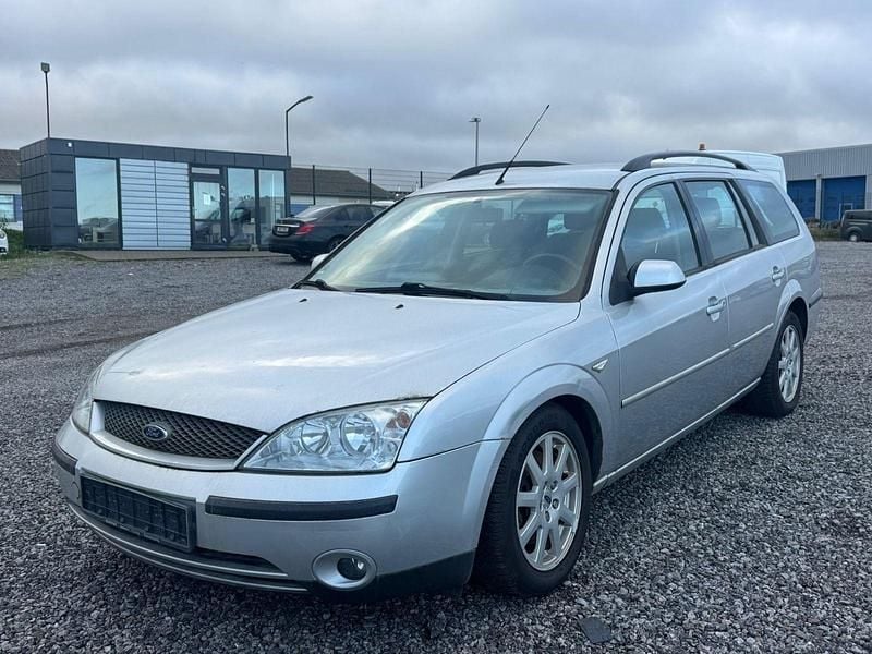 Gebraucht Ford Mondeo Ambiente 125 PS (91 kW) 2003 Silber Limousine
