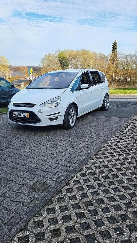 Weiß Gebraucht 2013 Ford S-MAX Titanium Van / Kleinbus | 6.900 € (Fairer Preis) - Bild 1/4