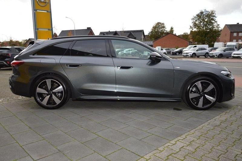 Second-hand Audi A5 S-Line 204 CP (150 kW) 2025 Gri Break
