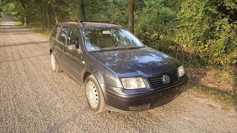 Blau Gebraucht 2002 VW Bora Comfortline Limousine | 1.250 € (Fairer Preis) - Bild 1/4