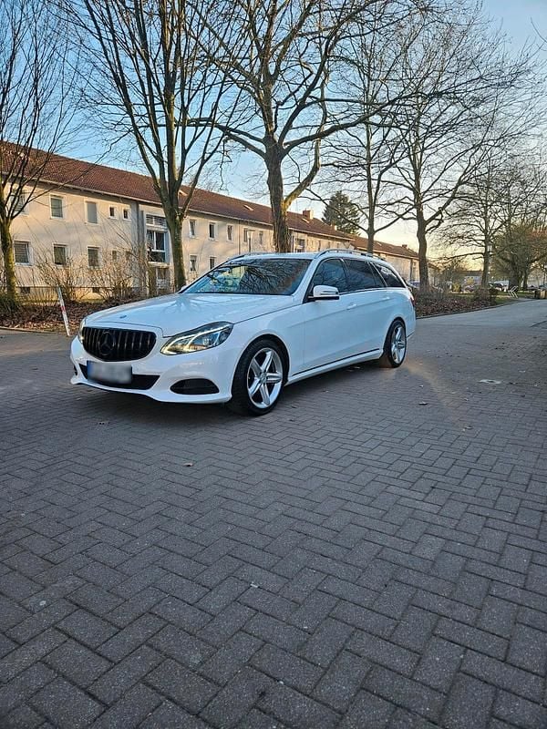 Gebraucht Mercedes E220 AMG 170 PS (125 kW) 2015 Silber Kombi