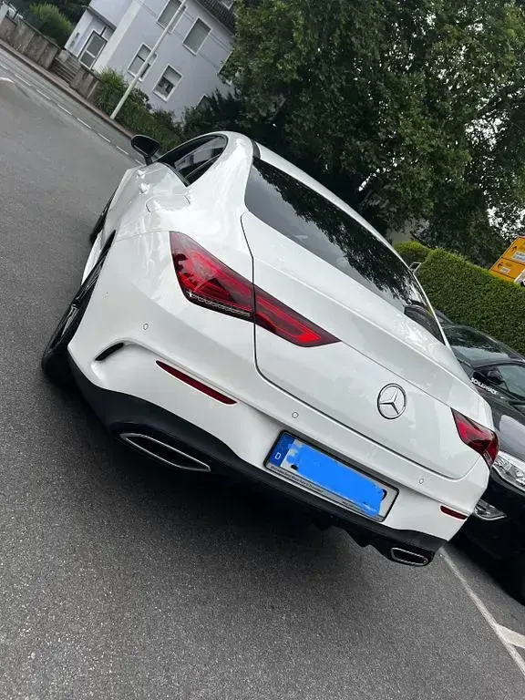 Gebraucht Mercedes CLA180 AMG line 136 PS (100 kW) 2019 Weiß Coupé