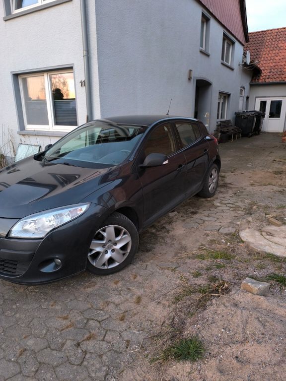 Blau Gebraucht 2011 Renault Mégane III Limousine | 4.950 € (Fairer Preis) - Bild 1/4