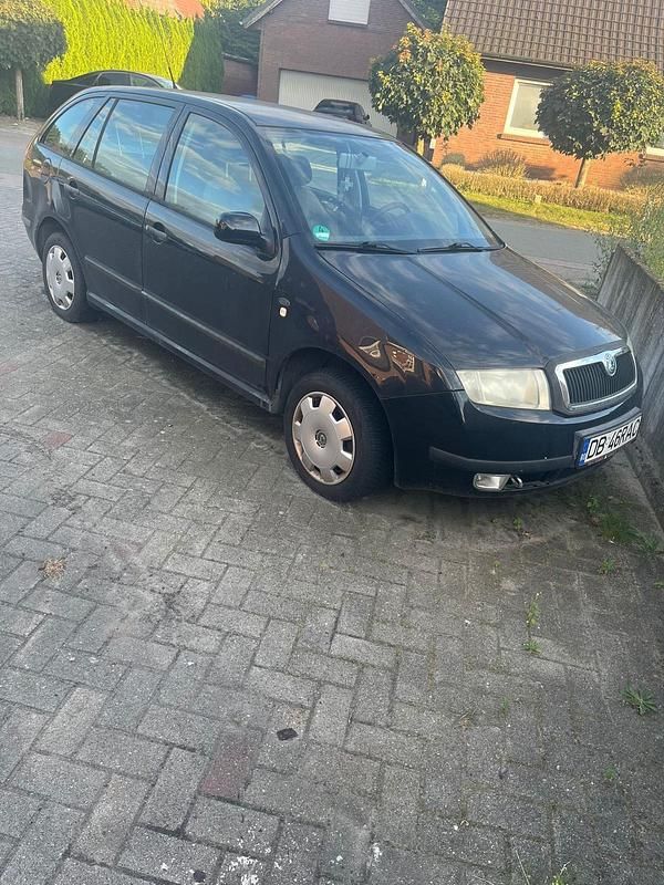 Schwarz Gebraucht 2001 Skoda Fabia Kombi | 700 € (Fairer Preis) - Bild 1/4