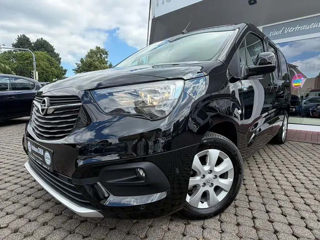 Gebraucht Opel Combo Life Ultimate 131 PS (96 kW) 2023 Diamant schwarz/karbon schwarz Van / Kleinbus