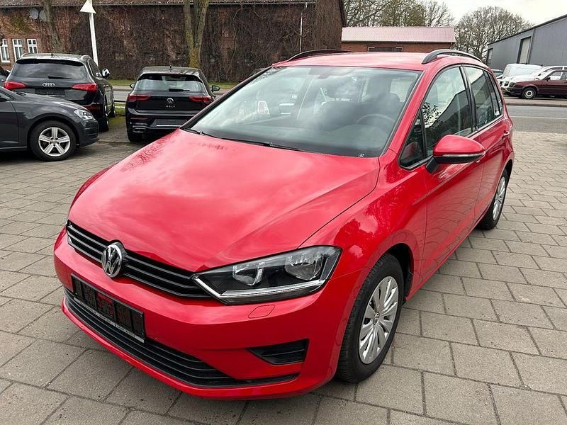 Second-hand VW Golf VII Trendline 110 CP (80 kW) 2017 Roșu Berlinǎ
