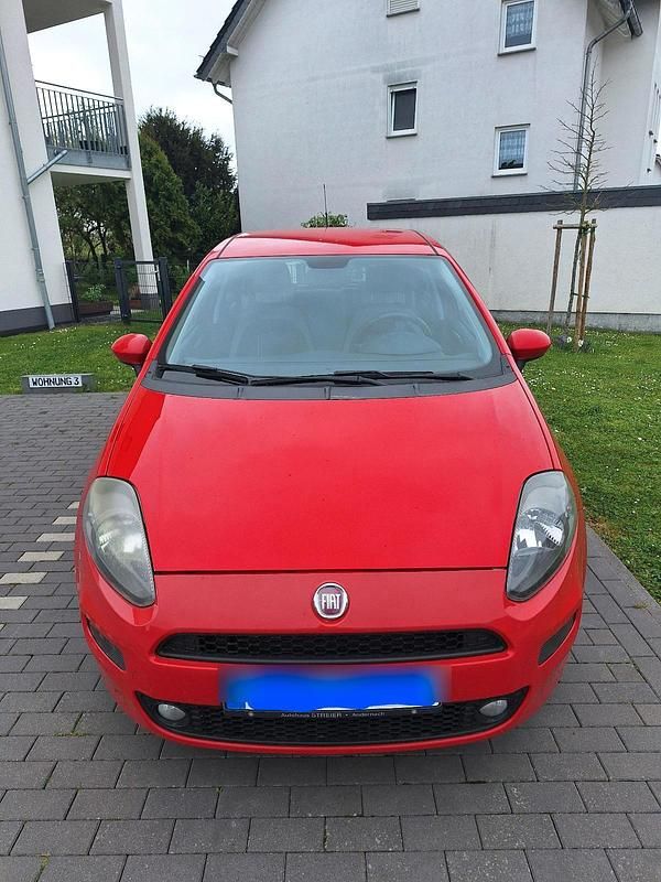 Rot Gebraucht 2012 Fiat Punto Kleinwagen | 1.900 € (Superpreis) - Bild 1/4