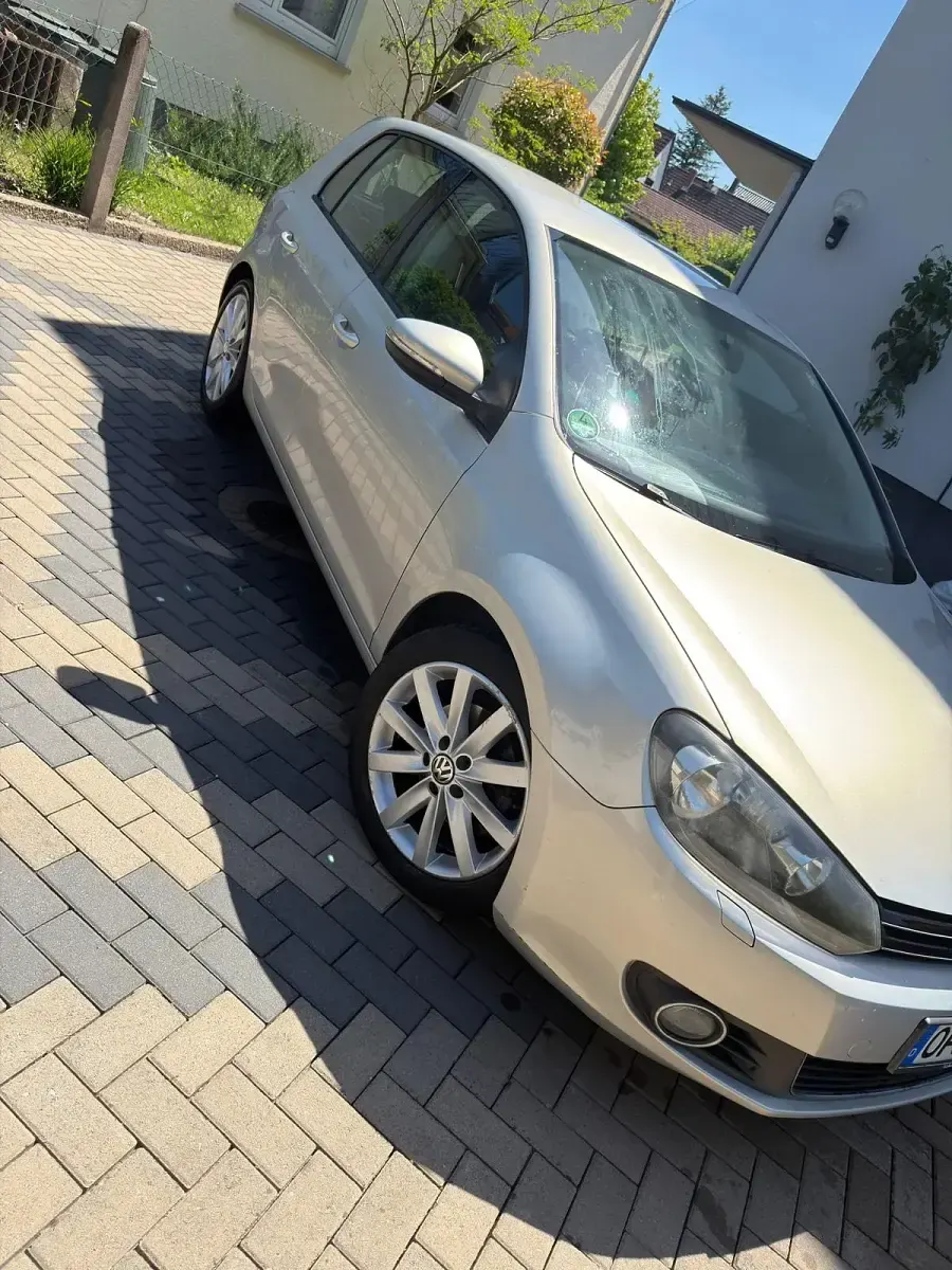 Gebraucht VW Golf VI Highline 122 PS (89 kW) 2011 Grau Kleinwagen