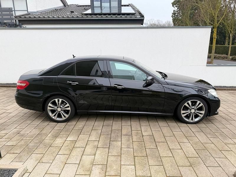 Gebraucht Mercedes E350 231 PS (169 kW) 2009 Schwarz Limousine