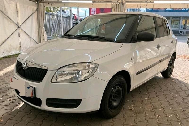 Weiß Gebraucht 2009 Skoda Fabia Classic Limousine | 2.999 € (Fairer Preis) - Bild 1/4