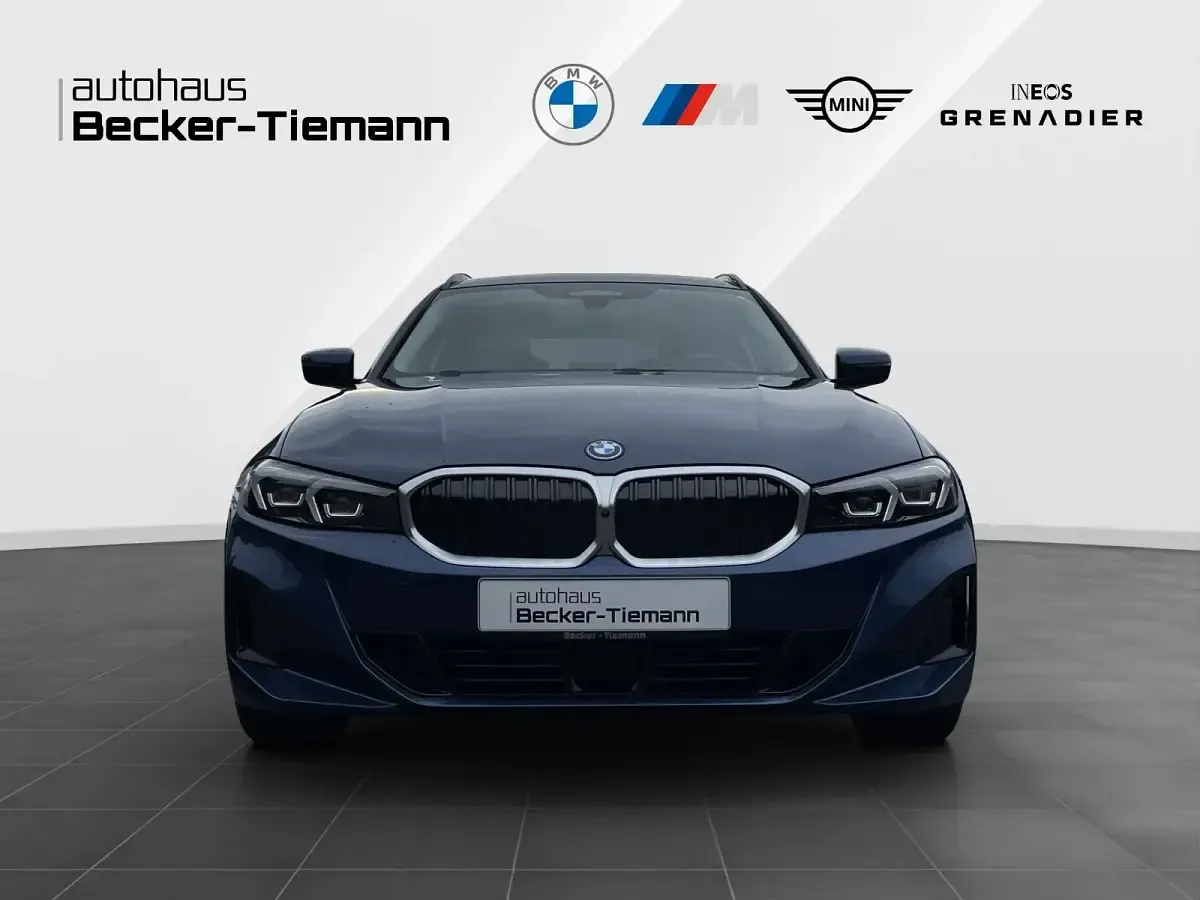 Gebraucht BMW 330e 292 PS (214 kW) 2022 Blau Kombi