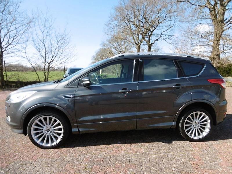Gebraucht Ford Kuga Individual 182 PS (133 kW) 2015 Grau SUV