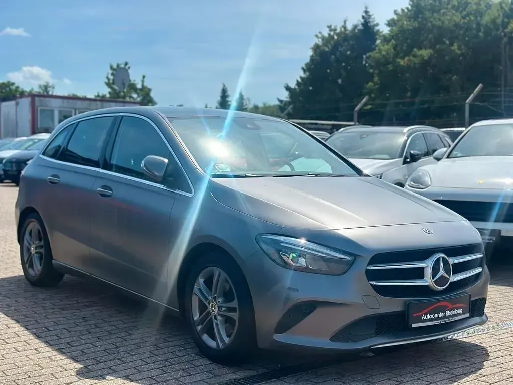 Gebraucht Mercedes B220 190 PS (139 kW) 2018 Iridiumsilber Kleinwagen