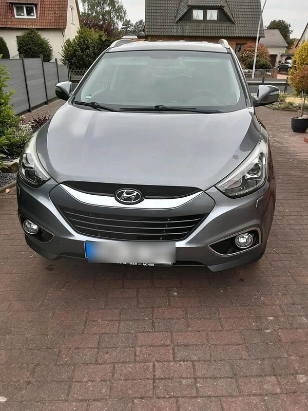 Grau Gebraucht 2014 Hyundai ix35 SUV | 8.900 € (Fairer Preis) - Bild 1/4