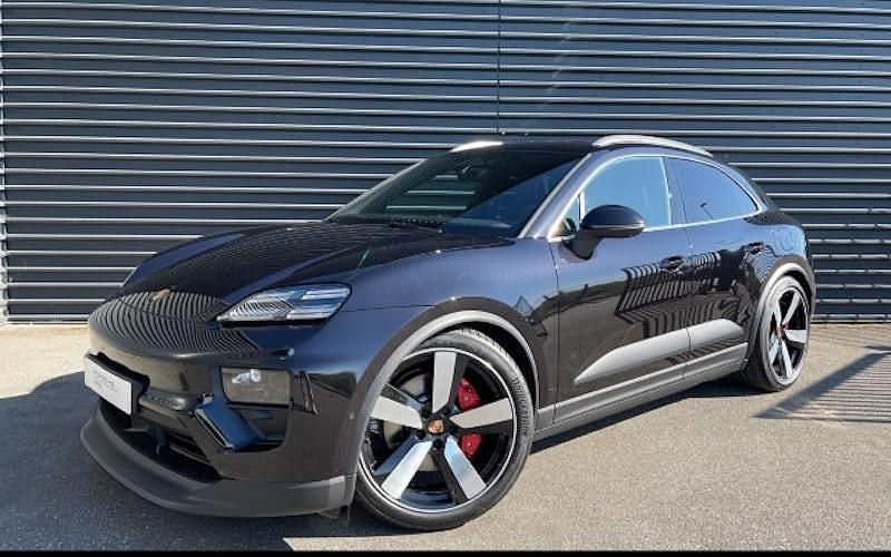 Gebraucht Porsche Macan 380 kW (517 PS) 2025 Tiefschwarzmetallic SUV