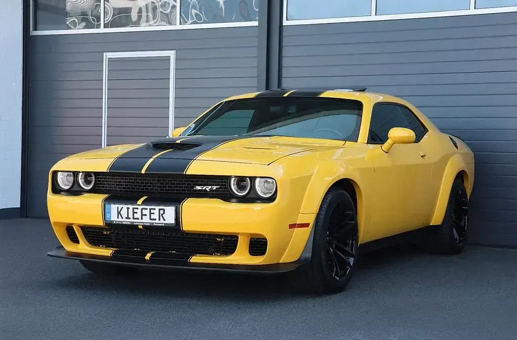 Używany Dodge Challenger 377 KM (277 kW) 2017 Żółty Coupe