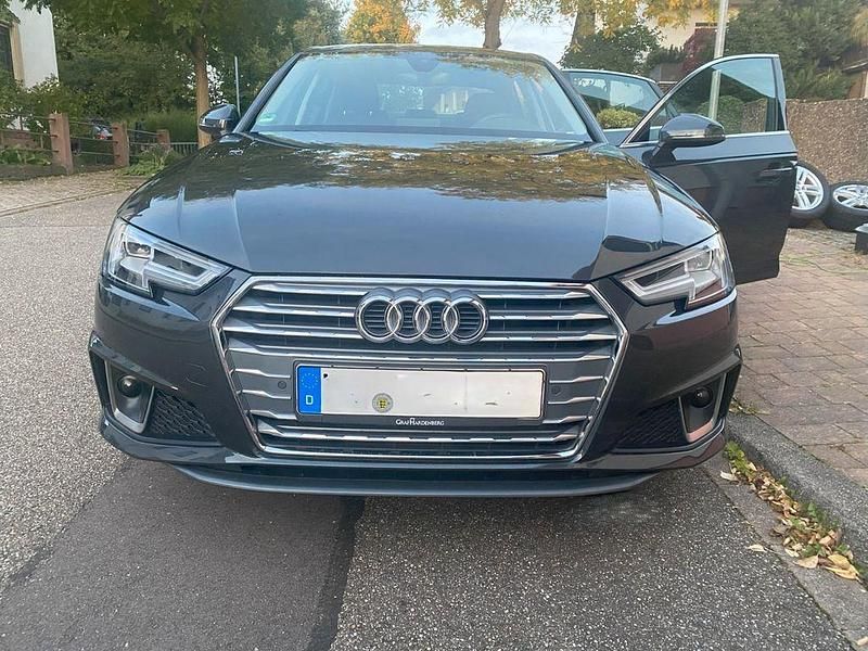 Grau Gebraucht 2019 Audi A4 Sport Limousine | 22.000 € (Superpreis) - Bild 1/4