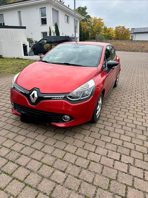 Rot Gebraucht 2015 Renault Clio IV Kleinwagen | 5.690 € (Fairer Preis) - Bild 1/4