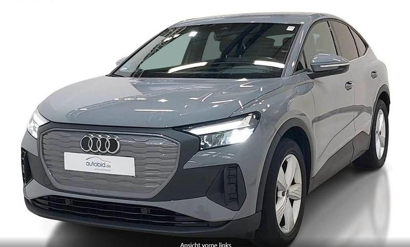 Grau Gebraucht 2022 Audi Q4 Sportback e-tron Ambiente SUV | 24.750 € (Superpreis) - Bild 1/4