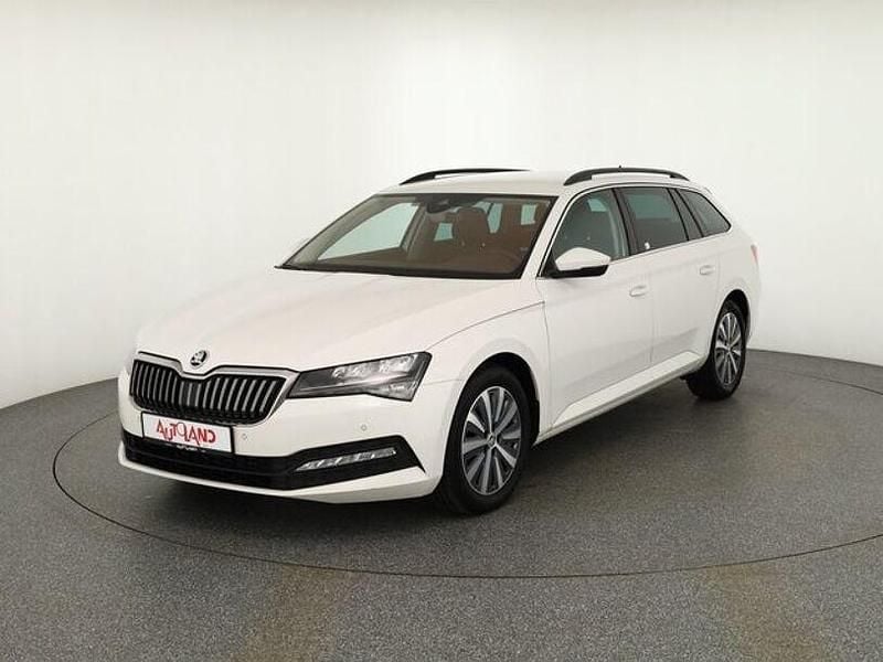 Weiß Gebraucht 2021 Skoda Superb Kombi | 26.990 € (Etwas zu teuer) - Bild 1/4