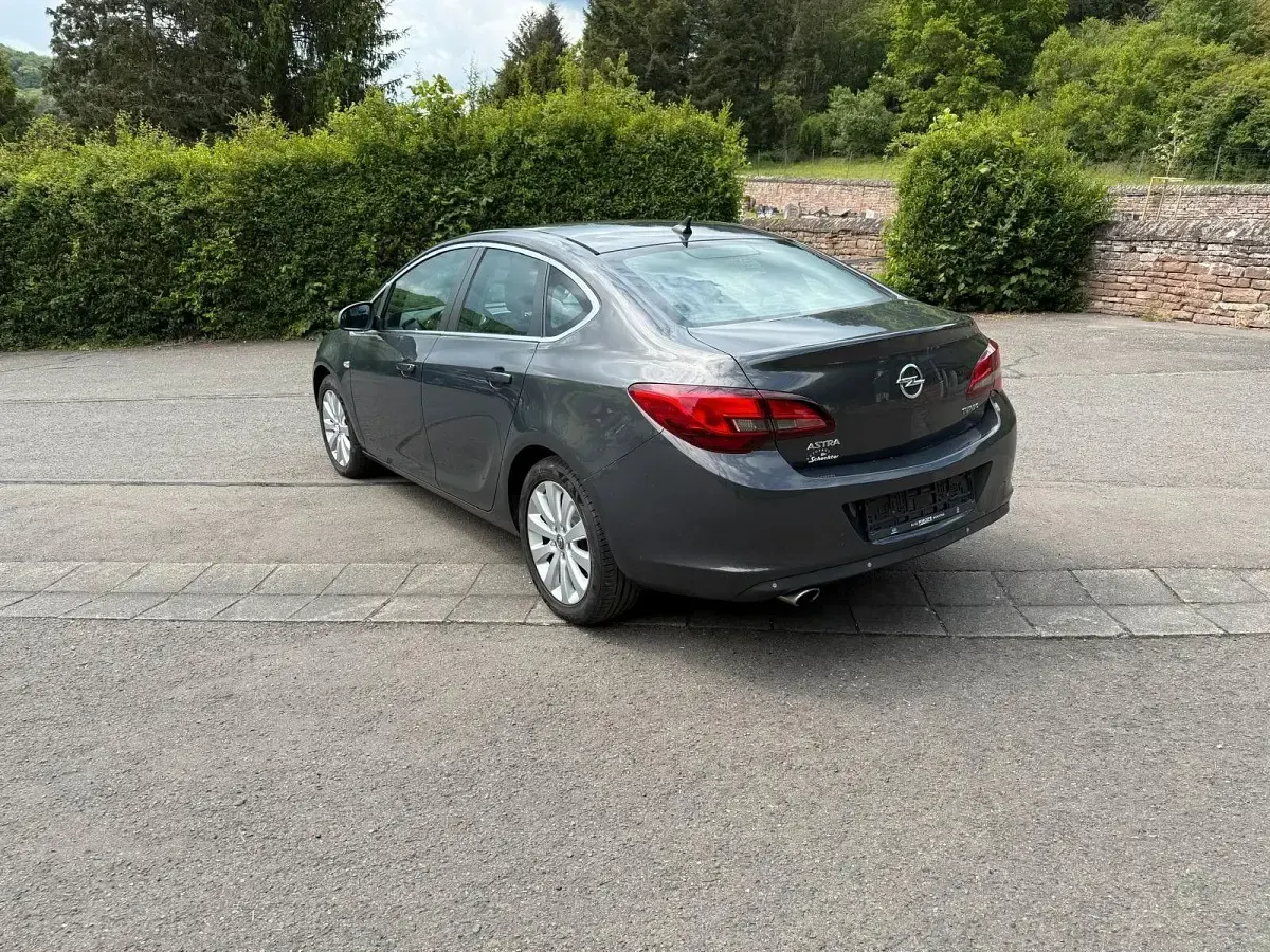 Gebraucht Opel Astra 170 PS (125 kW) 2014 Grau Coupé