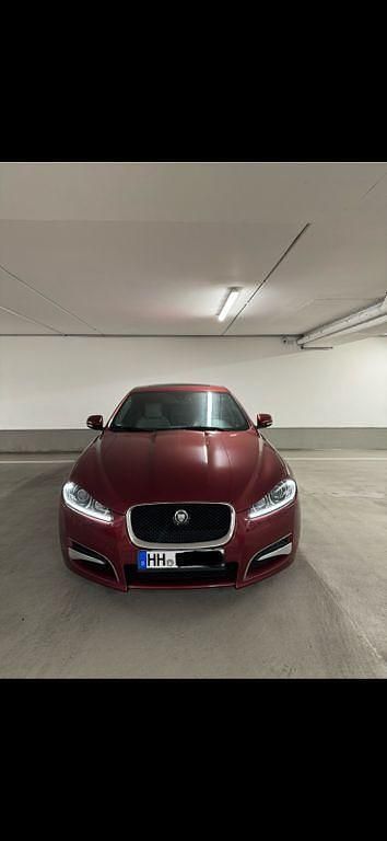 Rot Gebraucht 2013 Jaguar XF S Limousine | 13.900 € (Teuer) - Bild 1/4