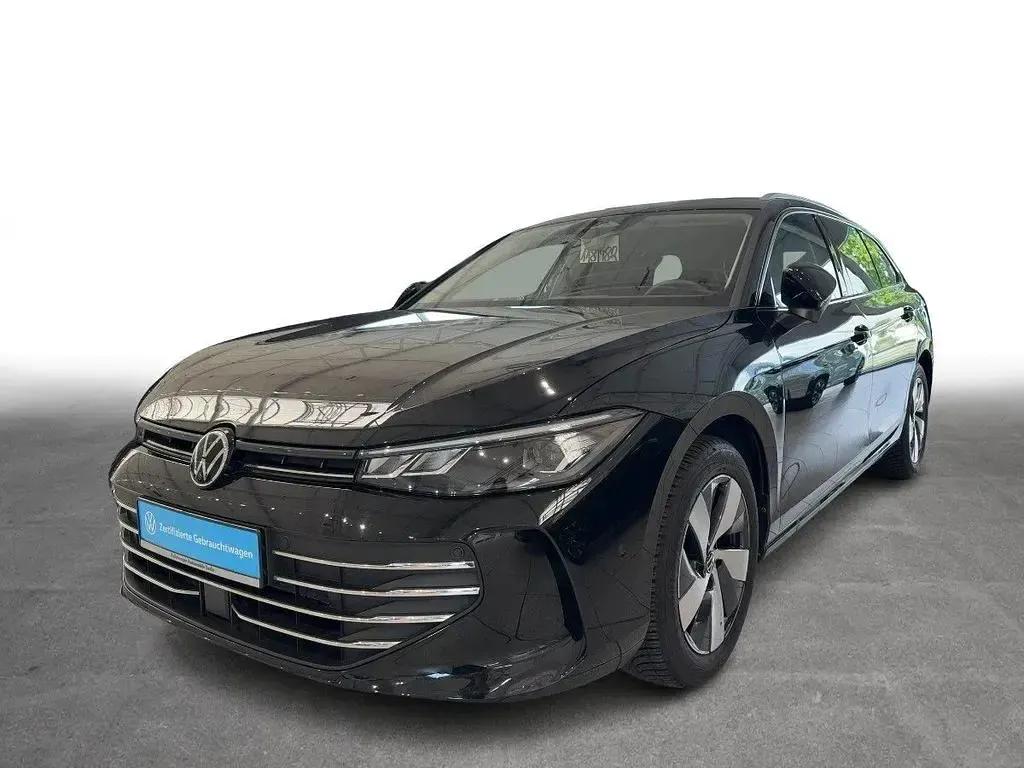 Używany VW Passat R 150 KM (110 kW) 2025 Czarny Kombi