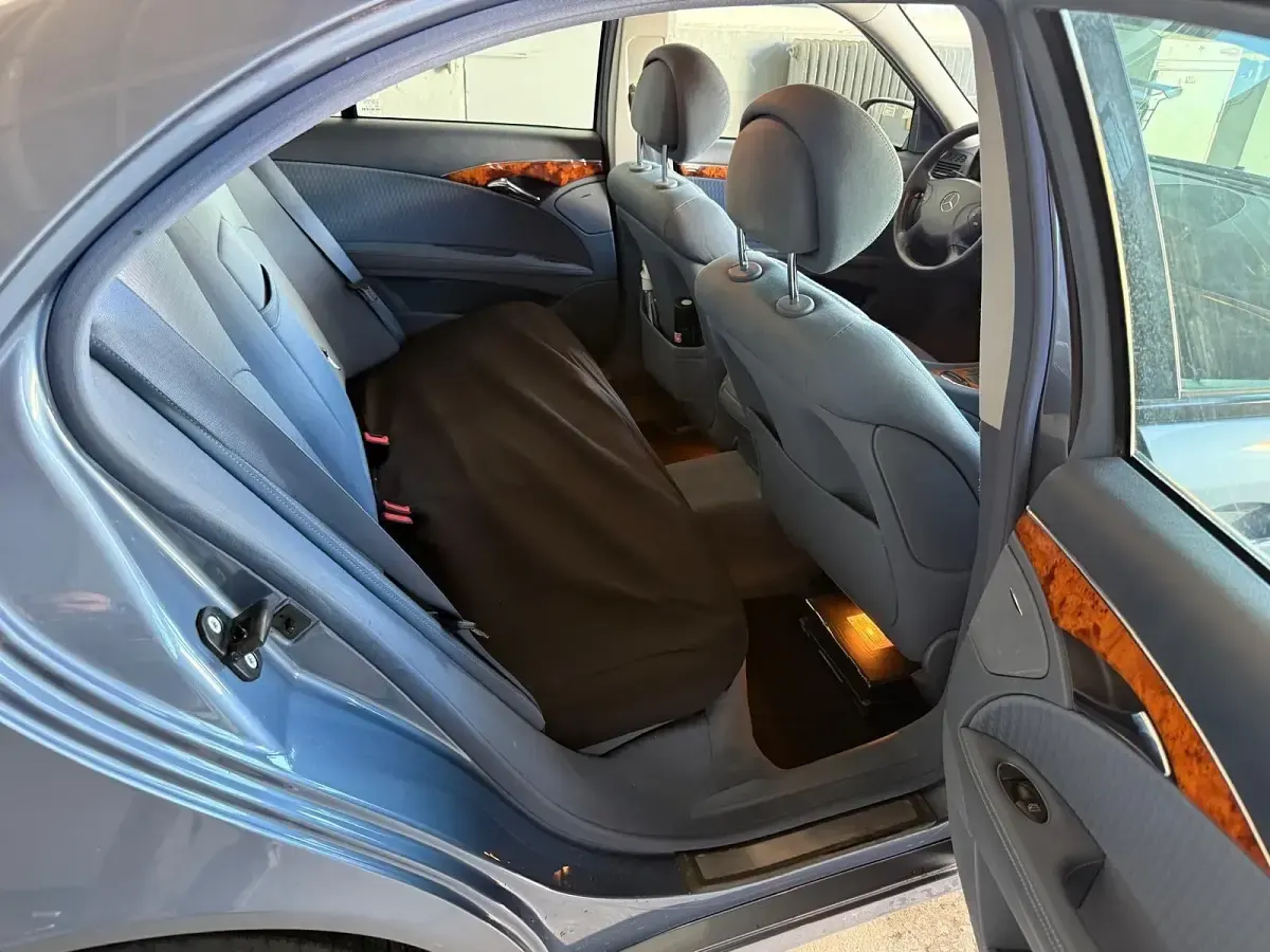 Gebraucht Mercedes E200 122 PS (89 kW) 2006 Blau Limousine