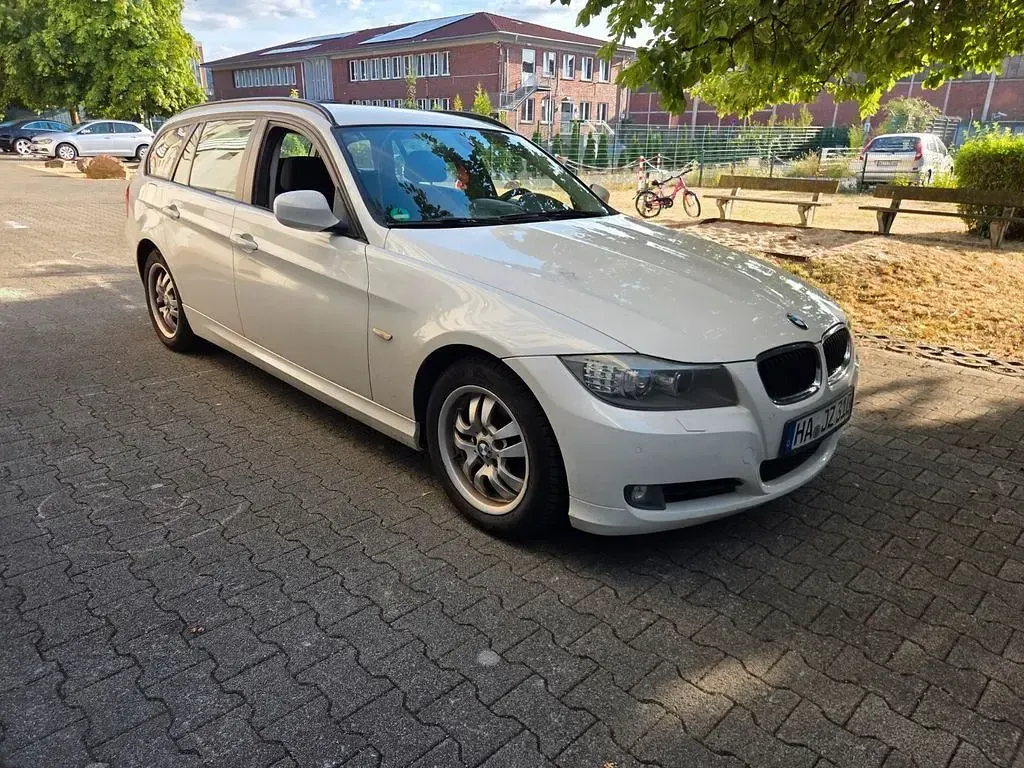 Gebraucht BMW 318 Sport Line 143 PS (105 kW) 2012 Weiß Kombi