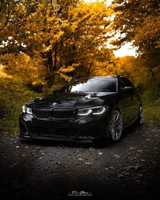 Schwarz Gebraucht 2021 BMW 318 M Sport Kombi | 22.999 € (Guter Preis) - Bild 1/4