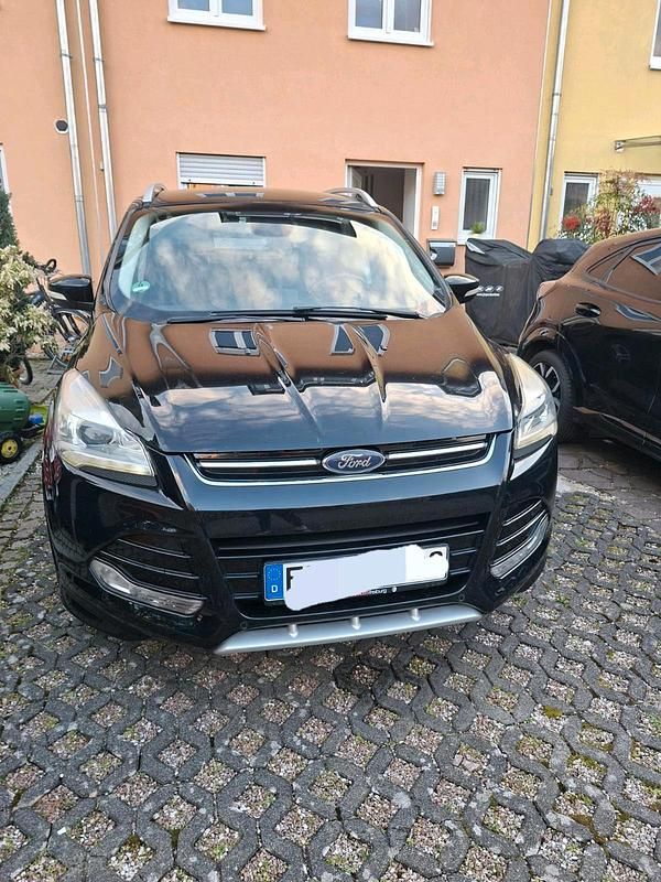 Gebraucht Ford Kuga Titanium 150 PS (110 kW) 2016 Schwarz SUV