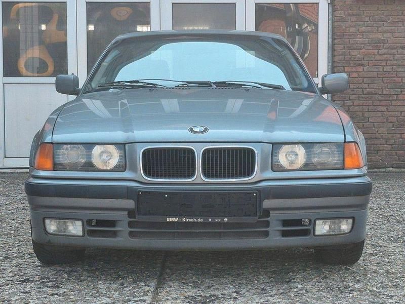 Grau Gebraucht 1993 BMW 320 Coupé | 5.950 € - Bild 1/4