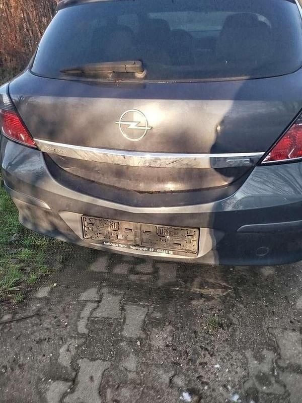 Gebraucht Opel Astra Selection 90 PS (66 kW) 2010 Kleinwagen