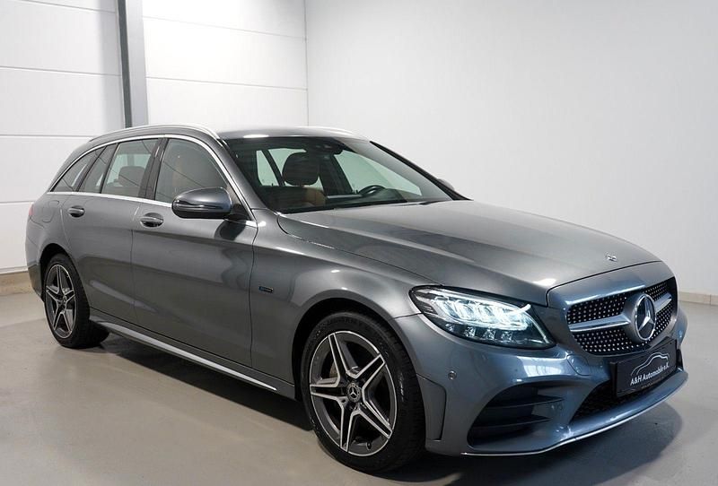 Grau Gebraucht 2020 Mercedes C300e AMG line Kombi | 20.900 € (Guter Preis) - Bild 1/4