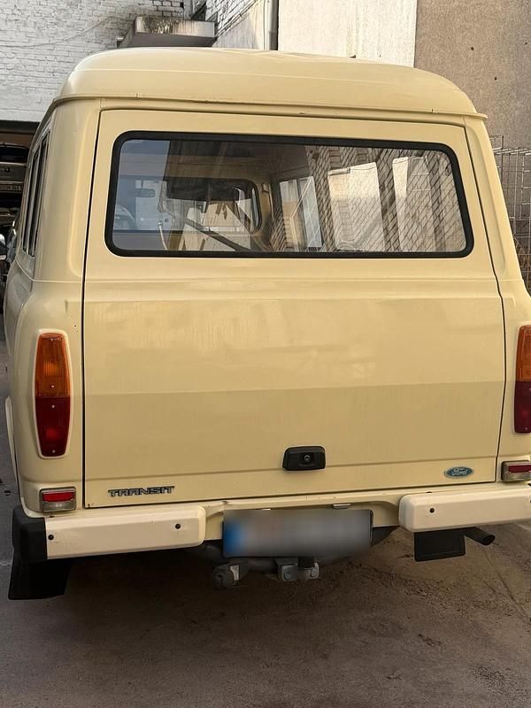 Second-hand Ford Transit 78 CP (57 kW) 1982 Bej Monovolum