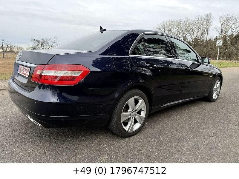 Gebraucht Mercedes E220 170 PS (125 kW) 2012 Blau Limousine
