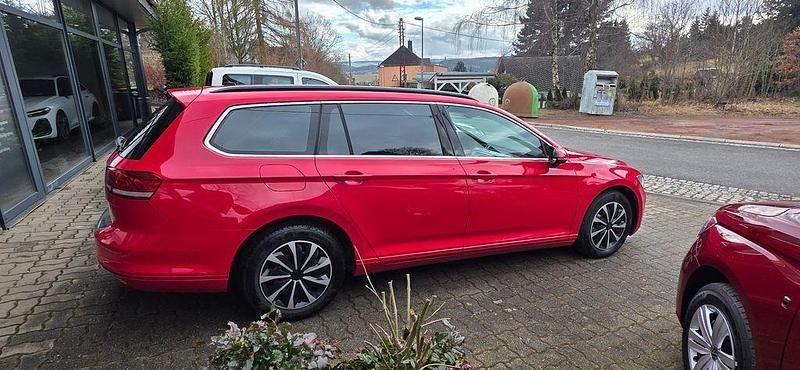 Gebraucht VW Passat Comfortline 120 PS (88 kW) 2015 Rot Kombi