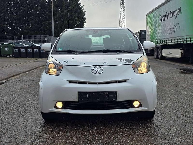 Gebraucht Toyota iQ 68 PS (50 kW) 2009 White pearl cs Kleinwagen