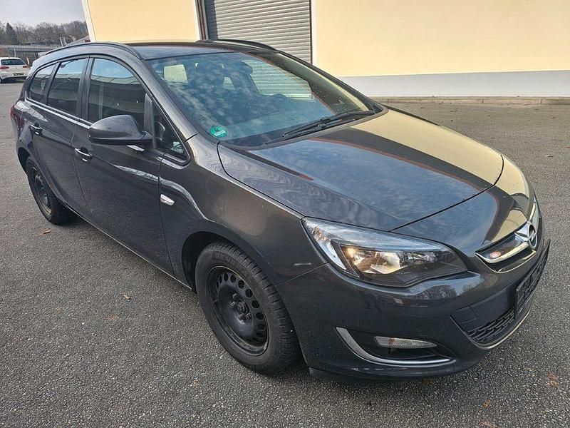 Gebraucht Opel Astra Edition 110 PS (80 kW) 2013 Grau Kombi